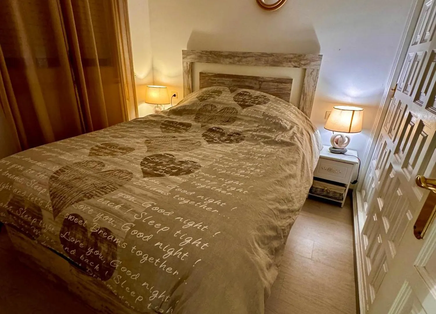 Magnifique Appartement En Front De Mer, Caneylles Roses Apartment