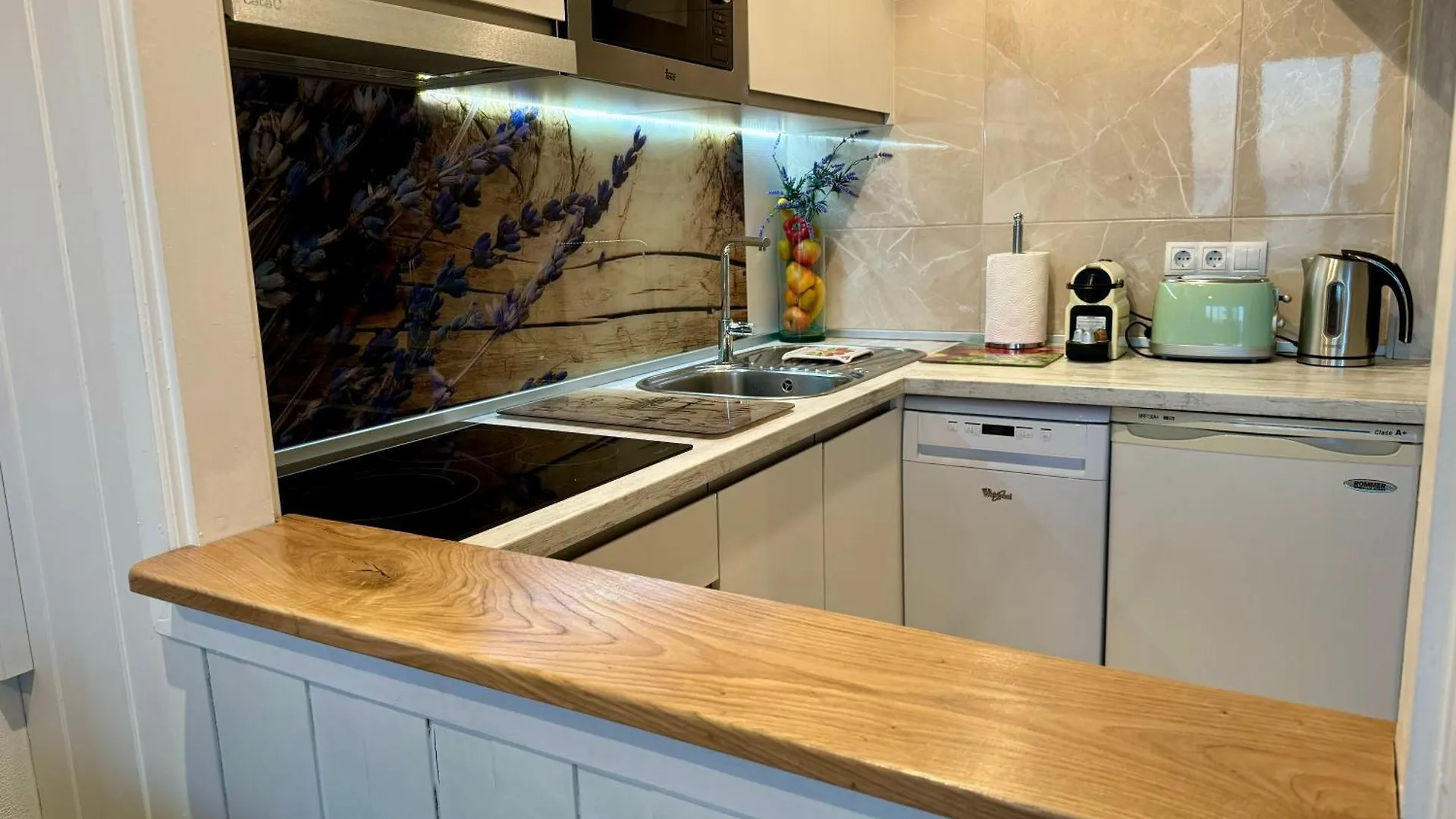 Magnifique Appartement En Front De Mer, Caneylles Roses 0*,