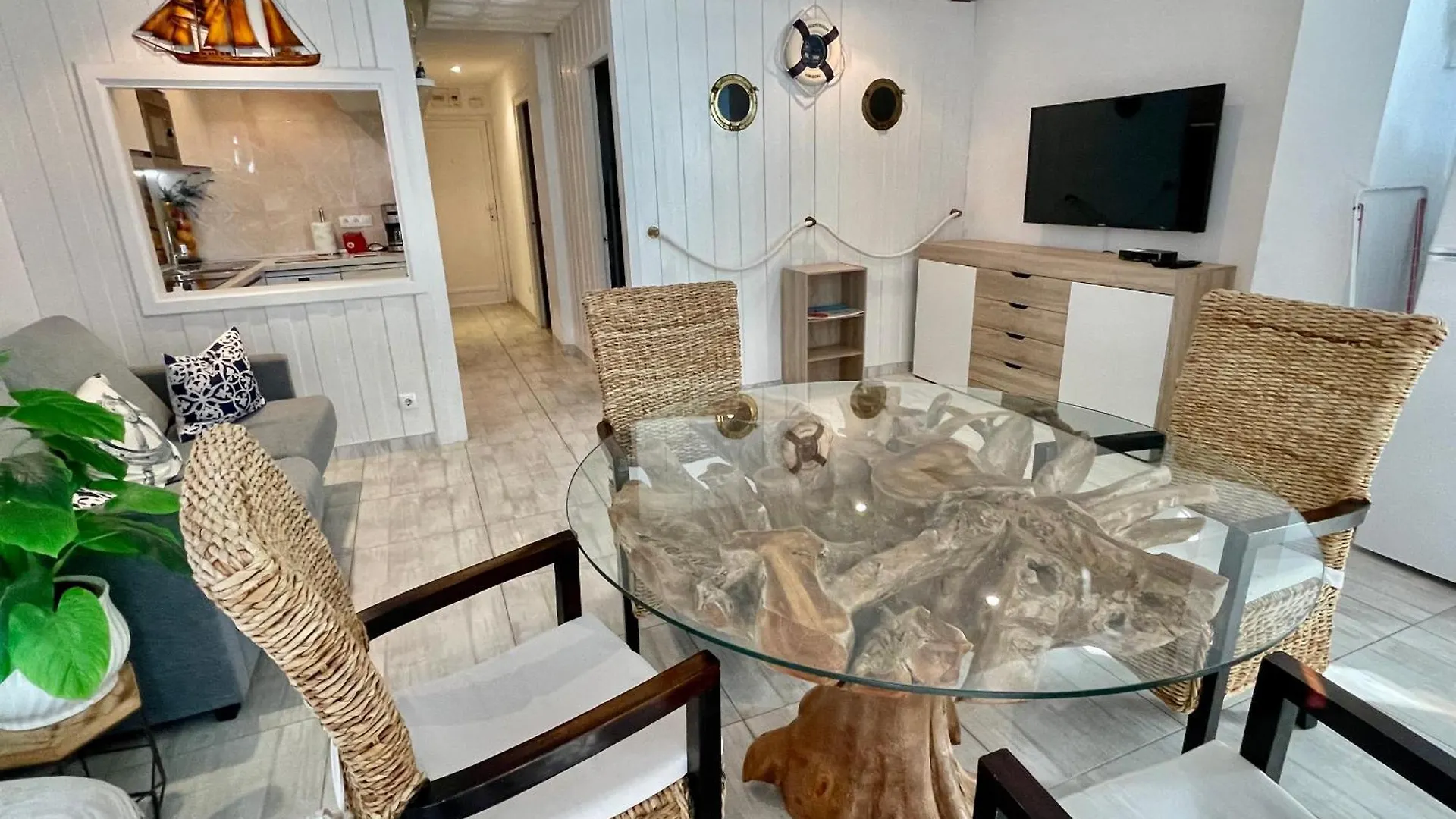 Magnifique Appartement En Front De Mer, Caneylles Roses 0*,